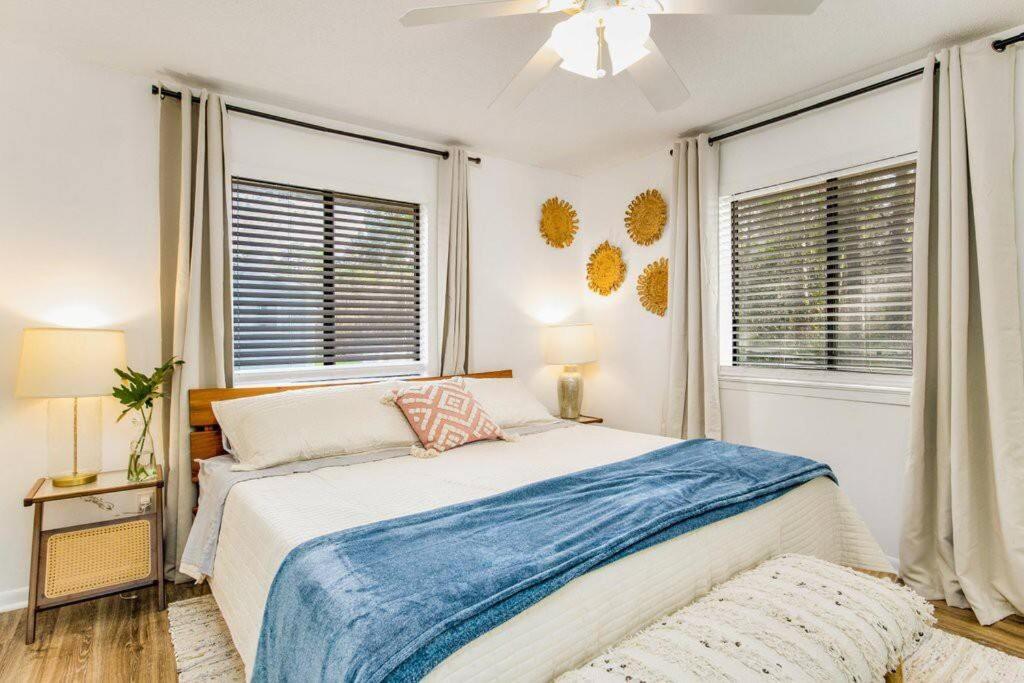 Woodsy Retreat, Steps To Bay - Hot Tub! Vila Gulf Breeze Exterior foto