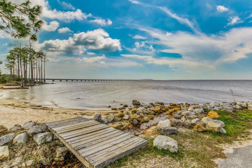 Woodsy Retreat, Steps To Bay - Hot Tub! Vila Gulf Breeze Exterior foto