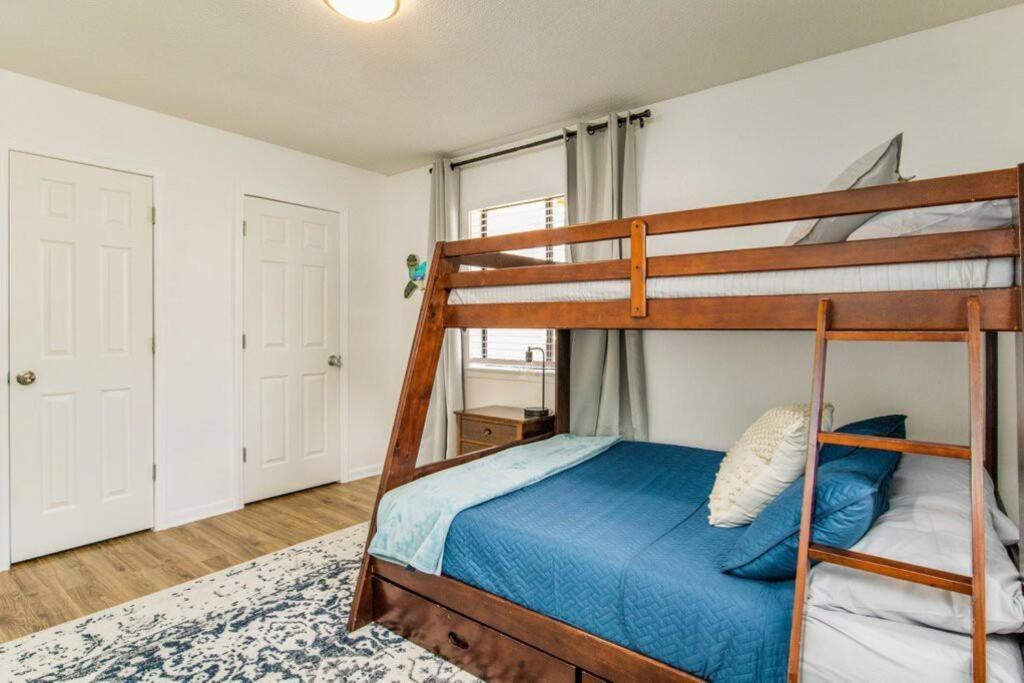 Woodsy Retreat, Steps To Bay - Hot Tub! Vila Gulf Breeze Exterior foto