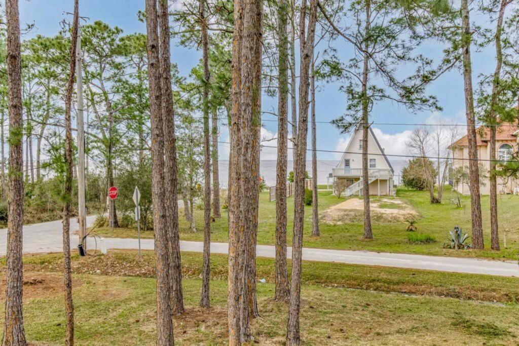 Woodsy Retreat, Steps To Bay - Hot Tub! Vila Gulf Breeze Exterior foto
