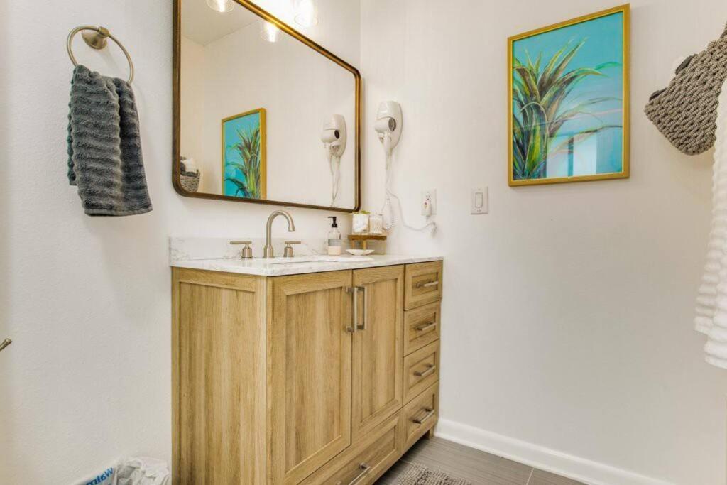 Woodsy Retreat, Steps To Bay - Hot Tub! Vila Gulf Breeze Exterior foto